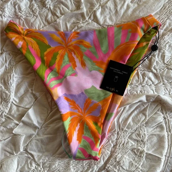 Skatie Kelly Bottom in Puka - Picture 5 of 6